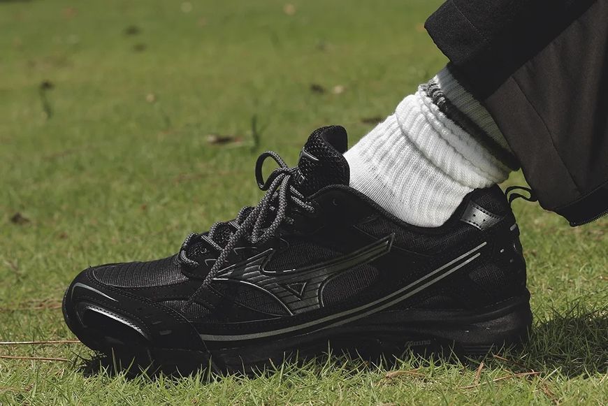 Кросівки Mizuno MXR "Ripstop Pack - Black Metallic Grey" D1GA246801 D1GA246801  фото