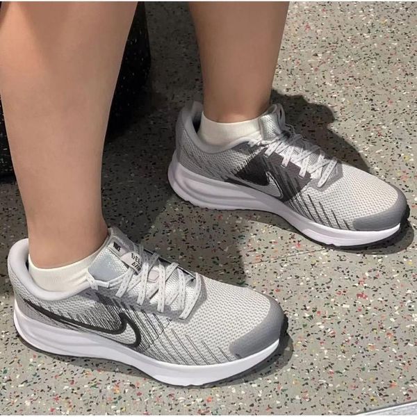 Кросівки Nike Run Defy HM9594-003 HM9594-003 фото
