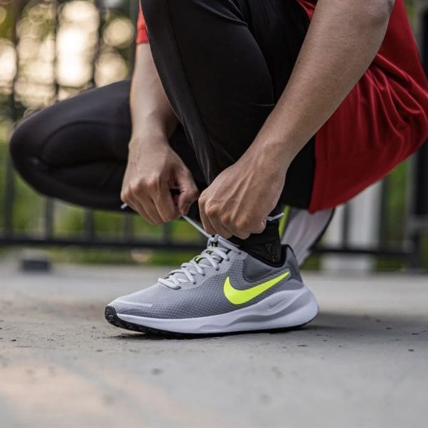 Кросівки Nike Revolution 7 &lsquo;Wolf Grey Volt&rsquo; FB2207-002 FB2207-002 фото
